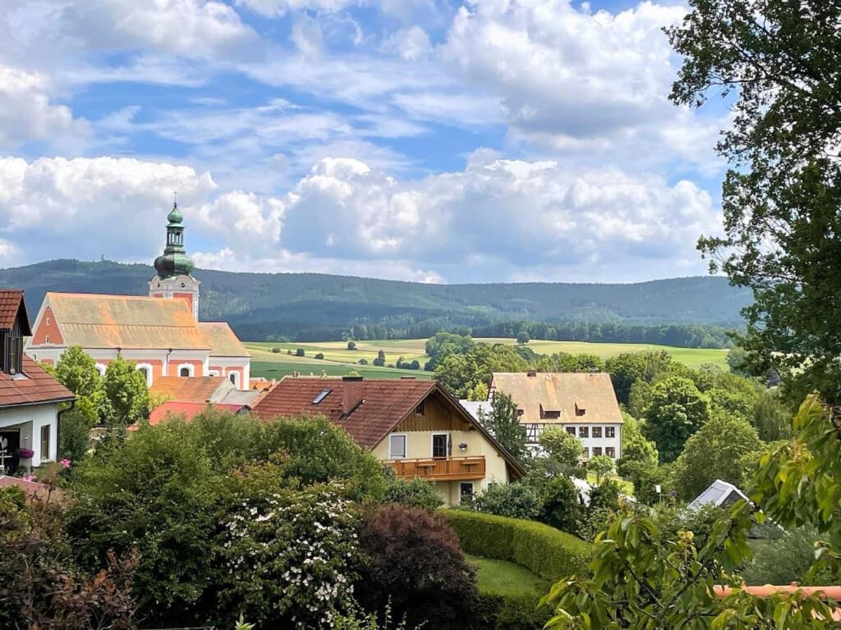 Ferienwohnungen Am Kirchberg Neualbenreuth Exterior foto